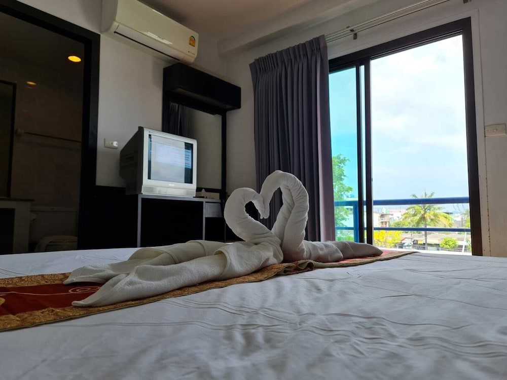 Deluxe Double or Twin Room - Photo 10