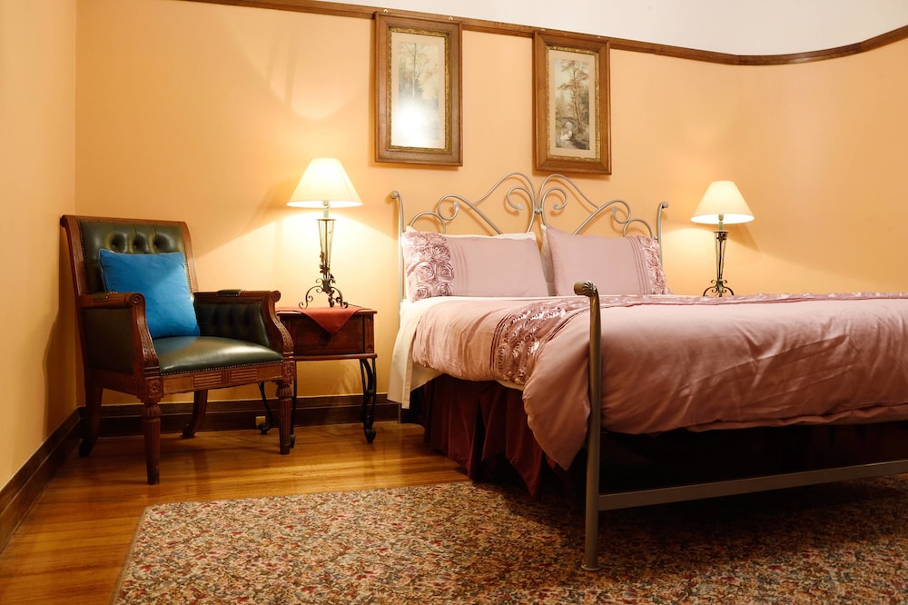 One Bedroom Apartment (Overnight) - Non Smoking photo 1