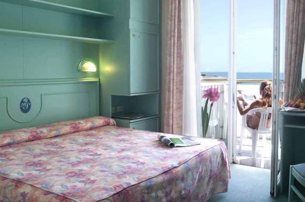 Classic Double or Twin Room, Balcony, Partial Sea View - Photo 8