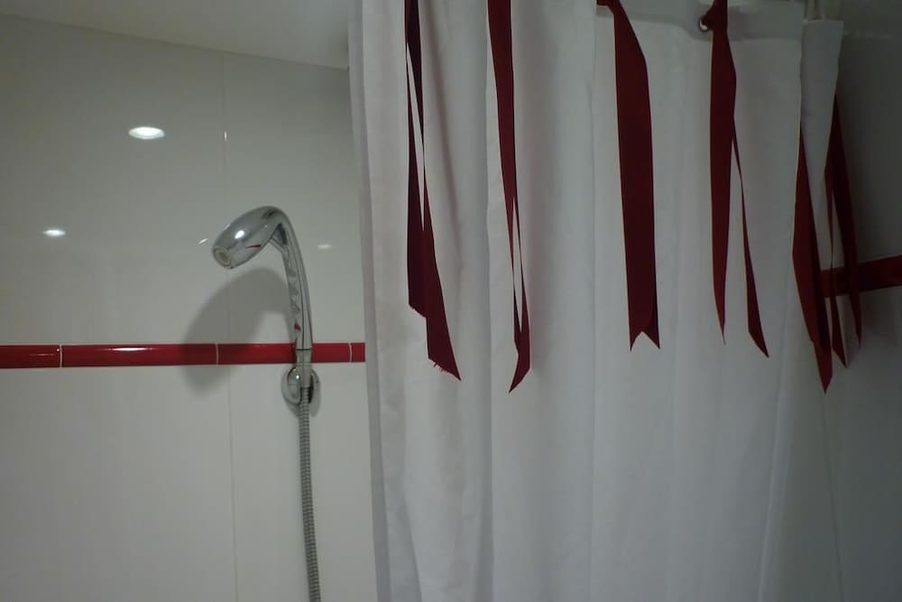 Classic Double Room, Non Smoking (Coquelicot) photo 2