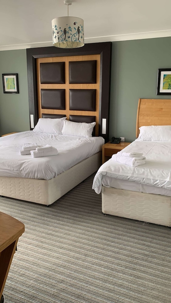 Family Room, Multiple Beds, Non Smoking, Partial Sea View