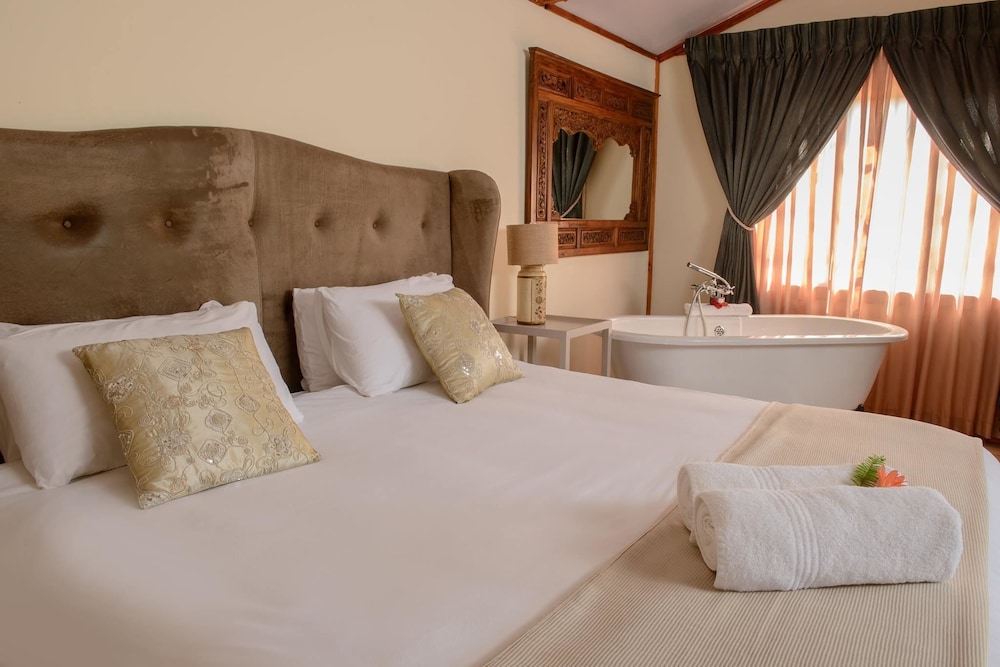 Honeymoon Suite photo 2
