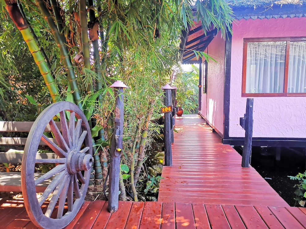 Triple Premium Bungalow photo 2
