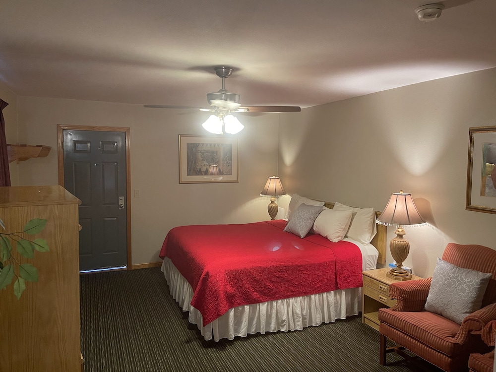 Honeymoon Room, 1 King Bed photo 3