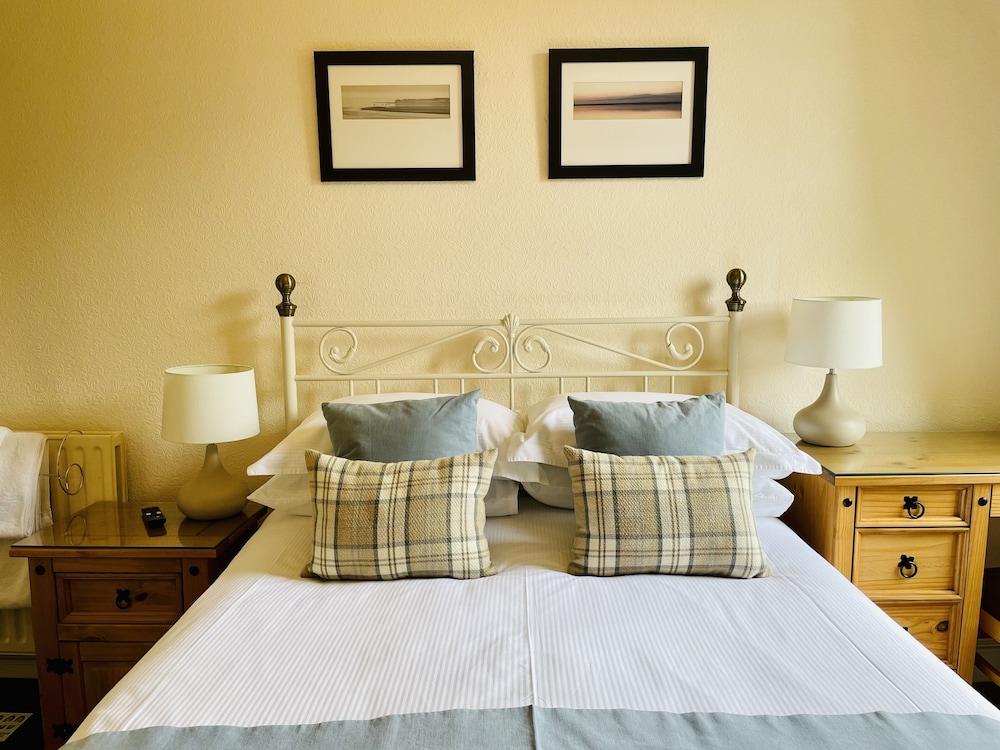 Double Room, Garden View (Maple - Small Double)