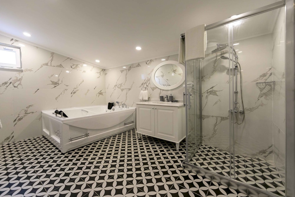Royal Villa photo 3