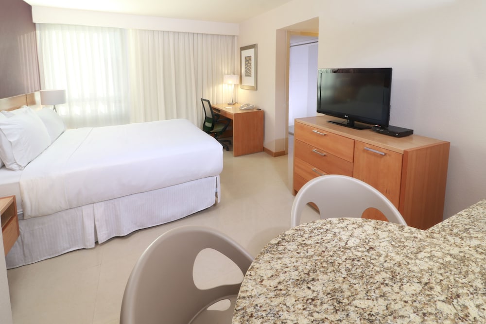 Suite, Kitchen - Photo 4
