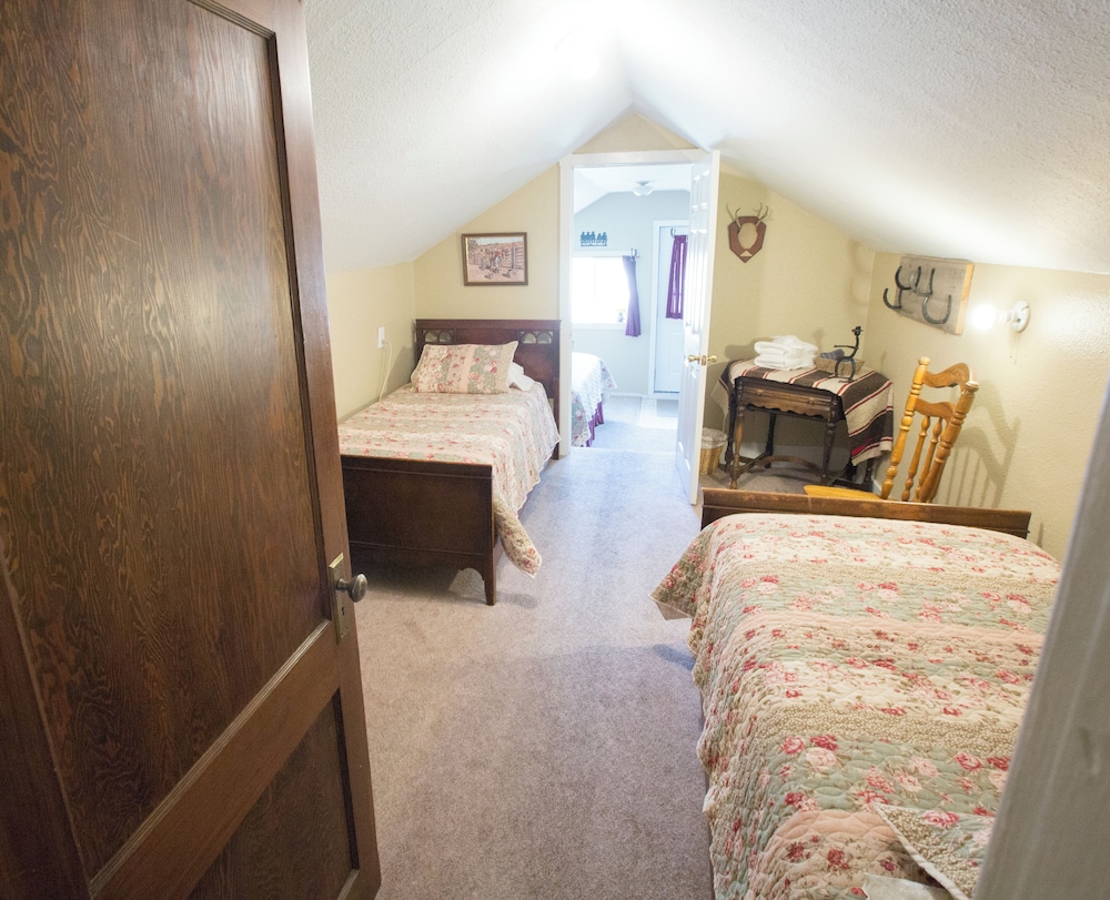 The Hideout Suite photo 2