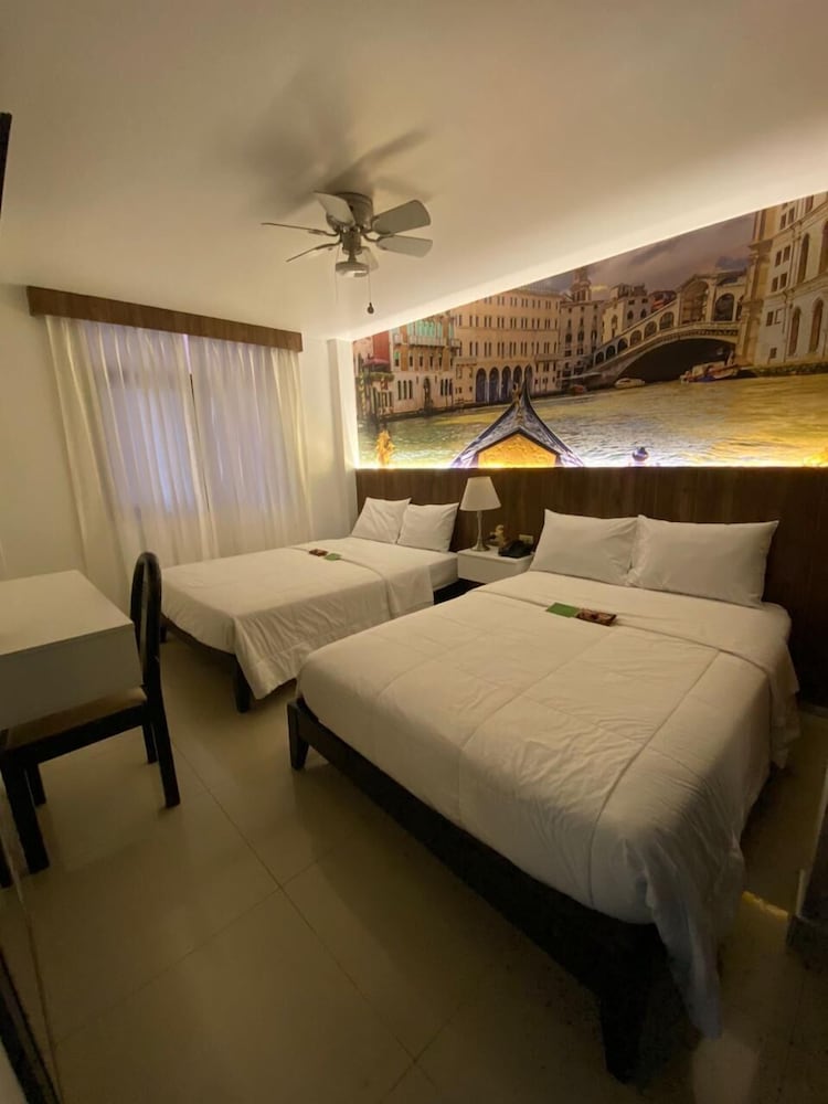 Standard Twin Room photo 2