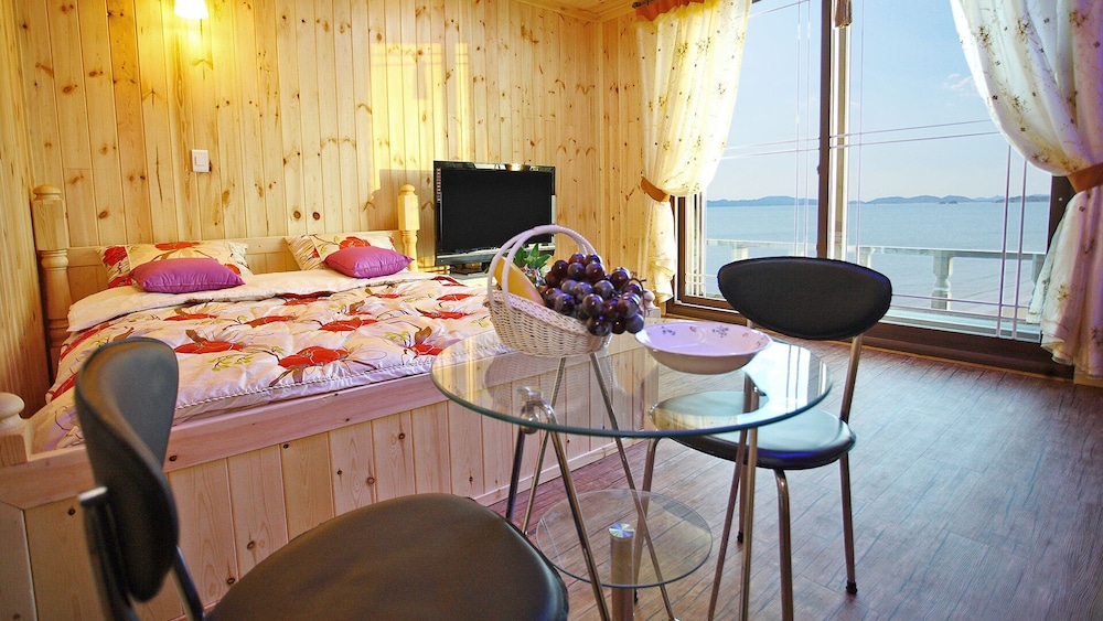 Room (Rose) photo 1