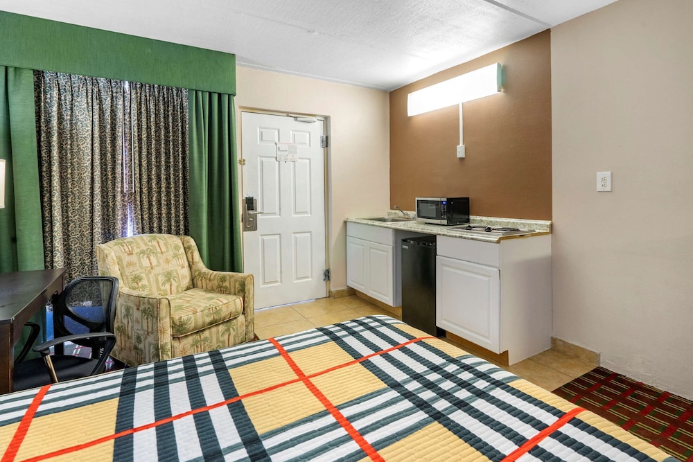 Efficiency, Room, 2 Double Beds, Non Smoking - Photo 3