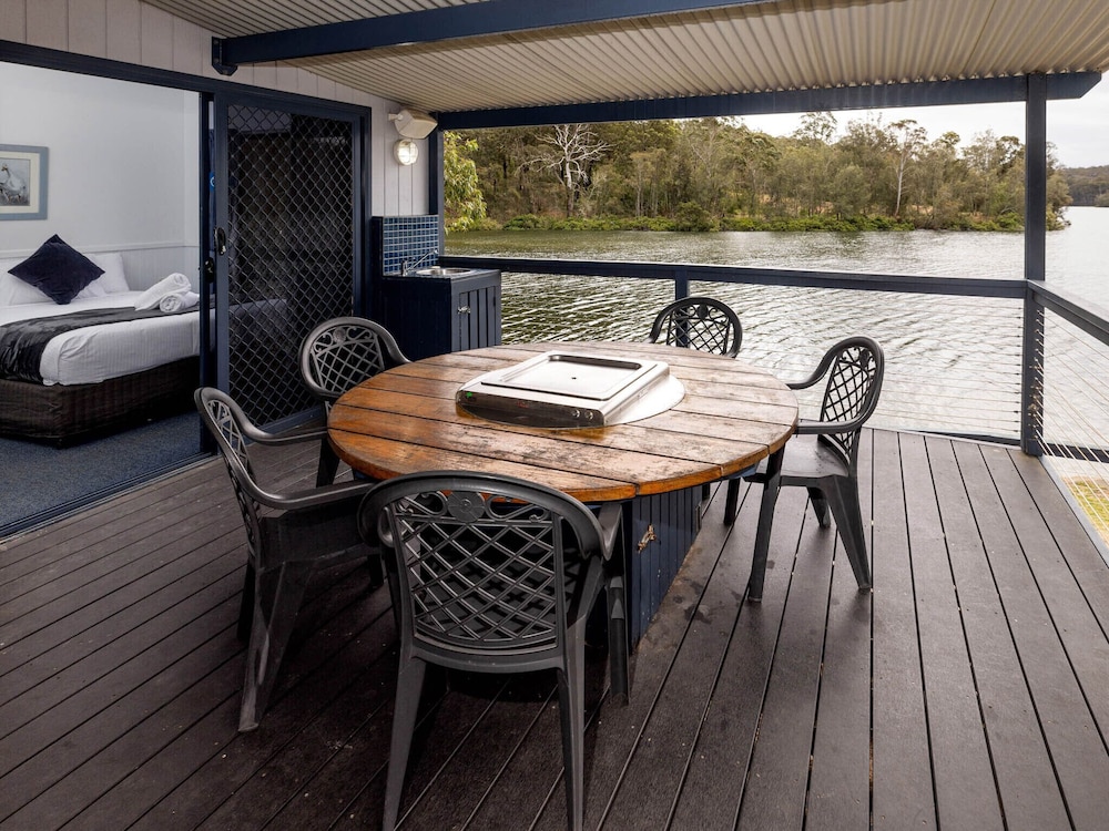 Superior Riverfront 2 Bedroom Villa photo 3
