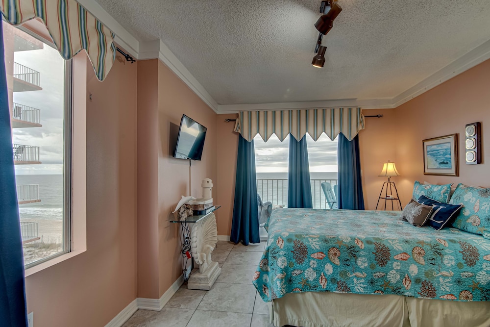 Condo, 3 Bedrooms