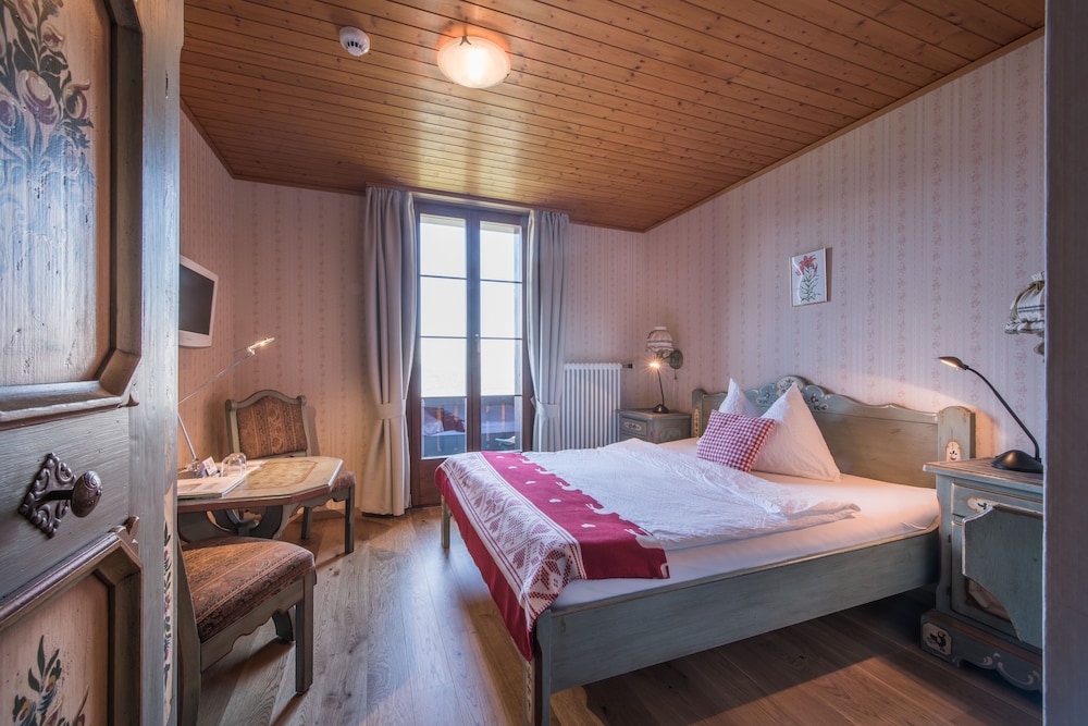 Double Room, Balcony, Mountain View (Jungfrau) photo 1