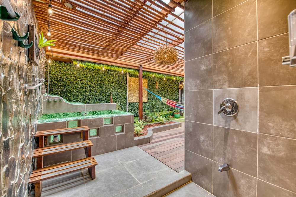 Tropical Bath Standard Room photo 2