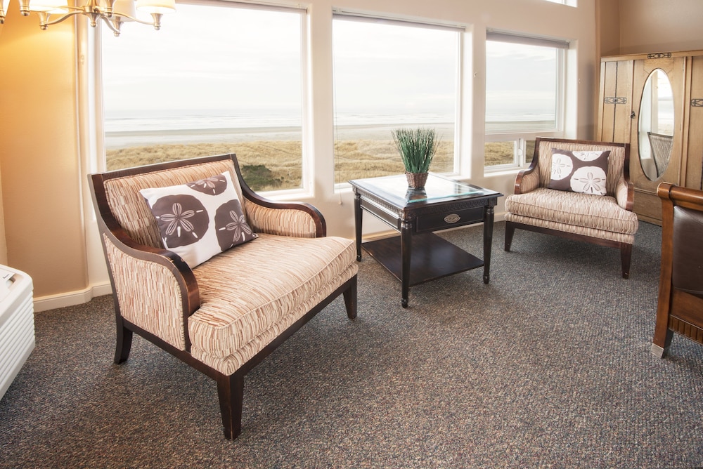 Oceanfront Penthouse Suite - 2 Bed, Jetted Tub, Fireplace - Not Pet Friendly photo 3