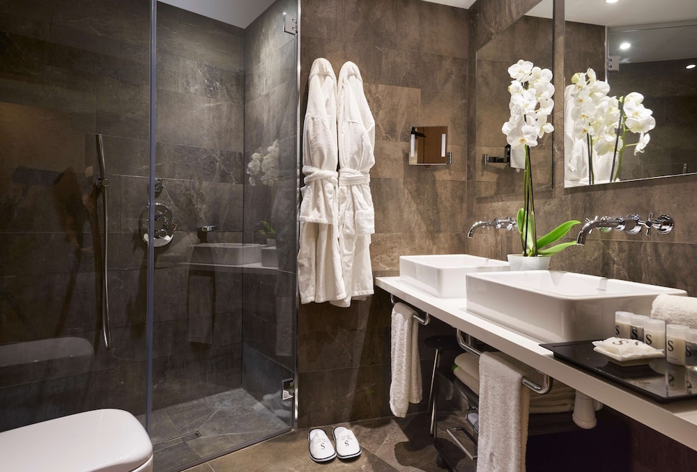 Premium Room, Garden View thumbnail 6