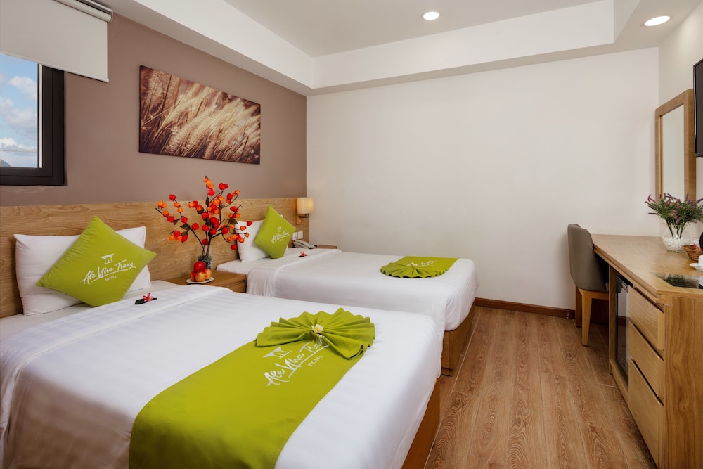 Superior Twin/double room with window photo 2