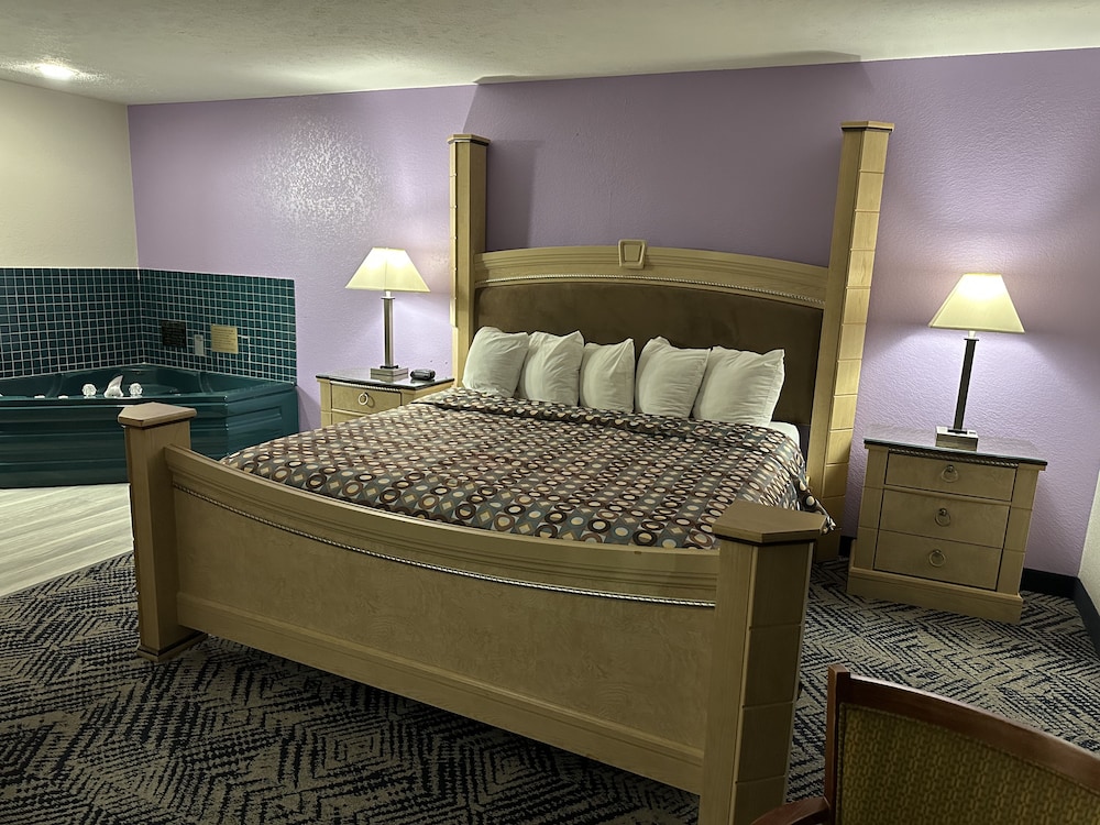 Deluxe Suite, 1 King Bed, Non Smoking - Photo 8