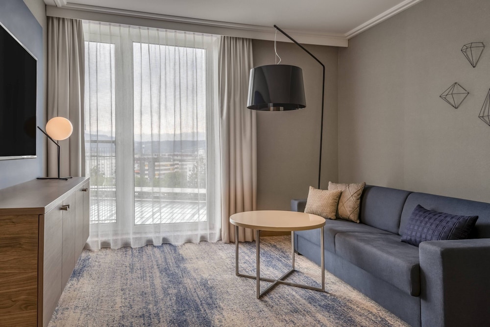Junior Suite, 1 Bedroom - Photo 2