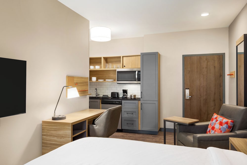 Studio Suite, 1 Queen Bed with Sofa bed - Photo 4