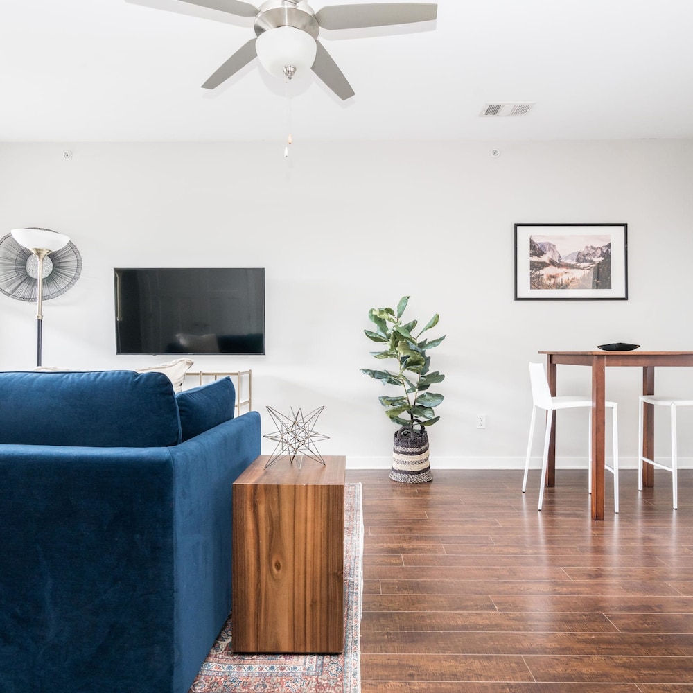 Cozysuites Music Row Chic 1BR w Free Parking 42, Photo 13