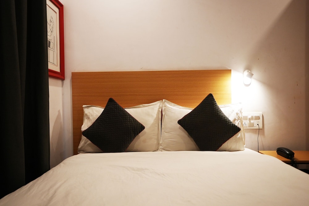 Deluxe Room - Photo 9