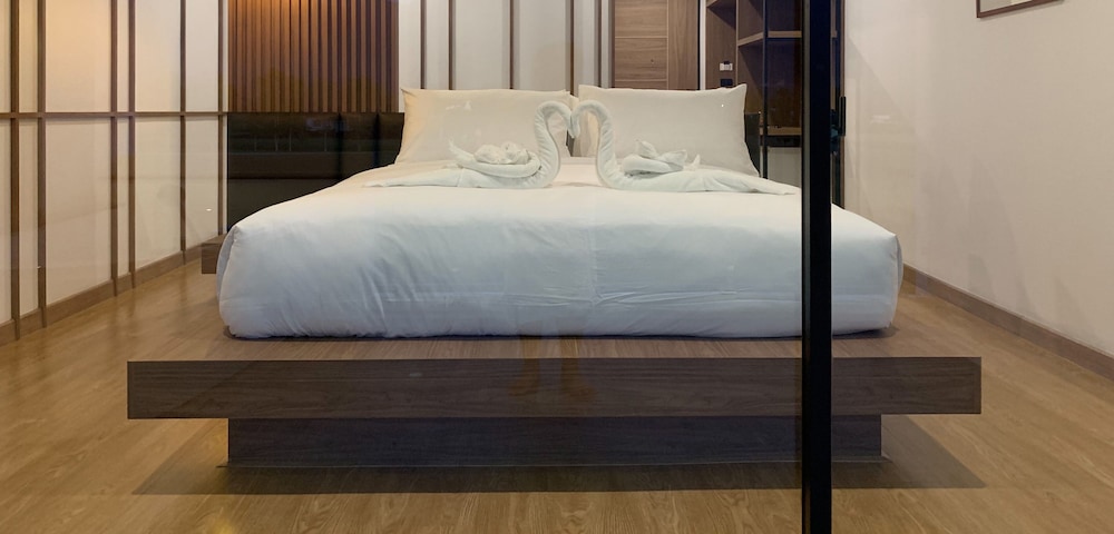 Panoramic Jacuzzi Suite - Photo 4