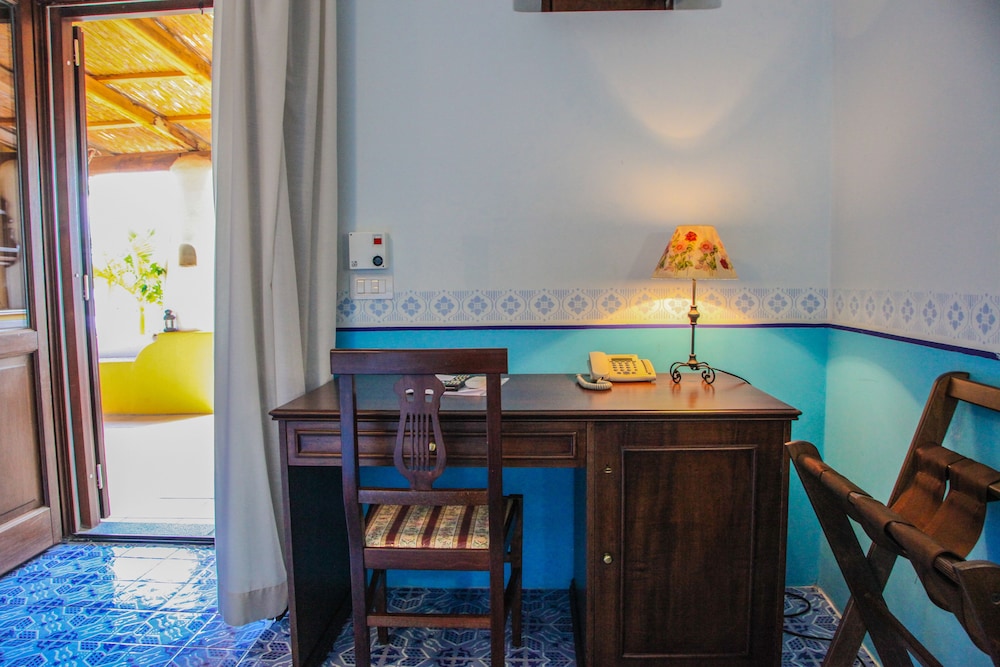 Double or Twin Room, Terrace, Pool View photo 3