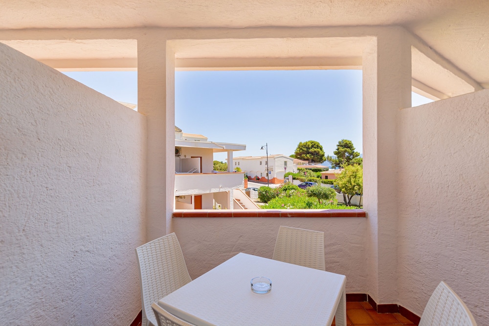 Double Room, 1 Double or 2 Twin Beds, Balcony, Ground Floor - Photo 4