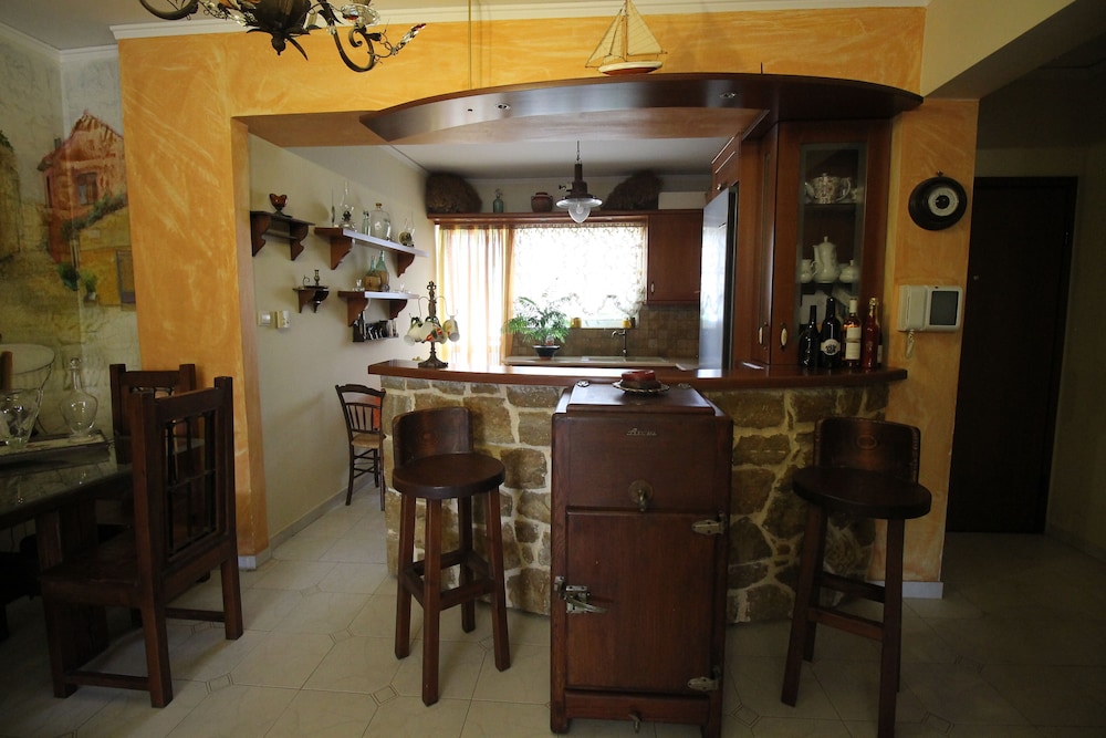 Traditional Apartment photo 2