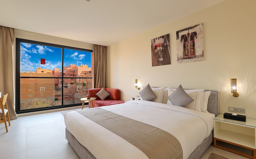 Deluxe Room - Photo 8