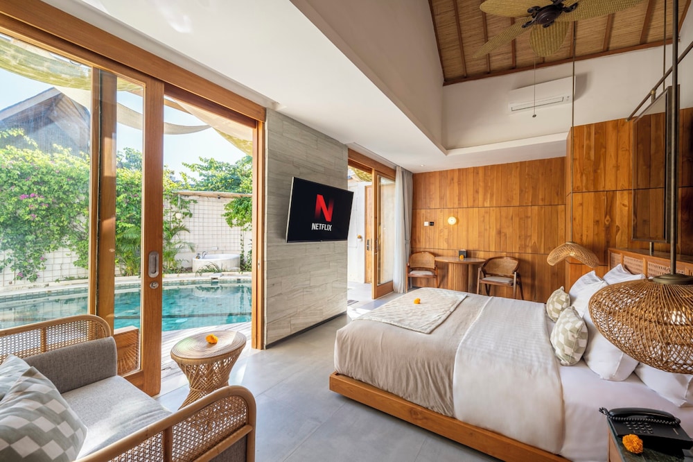 Grand Smart 1 Bedroom Villa with Private Pool & Hot Tub - Photo 15