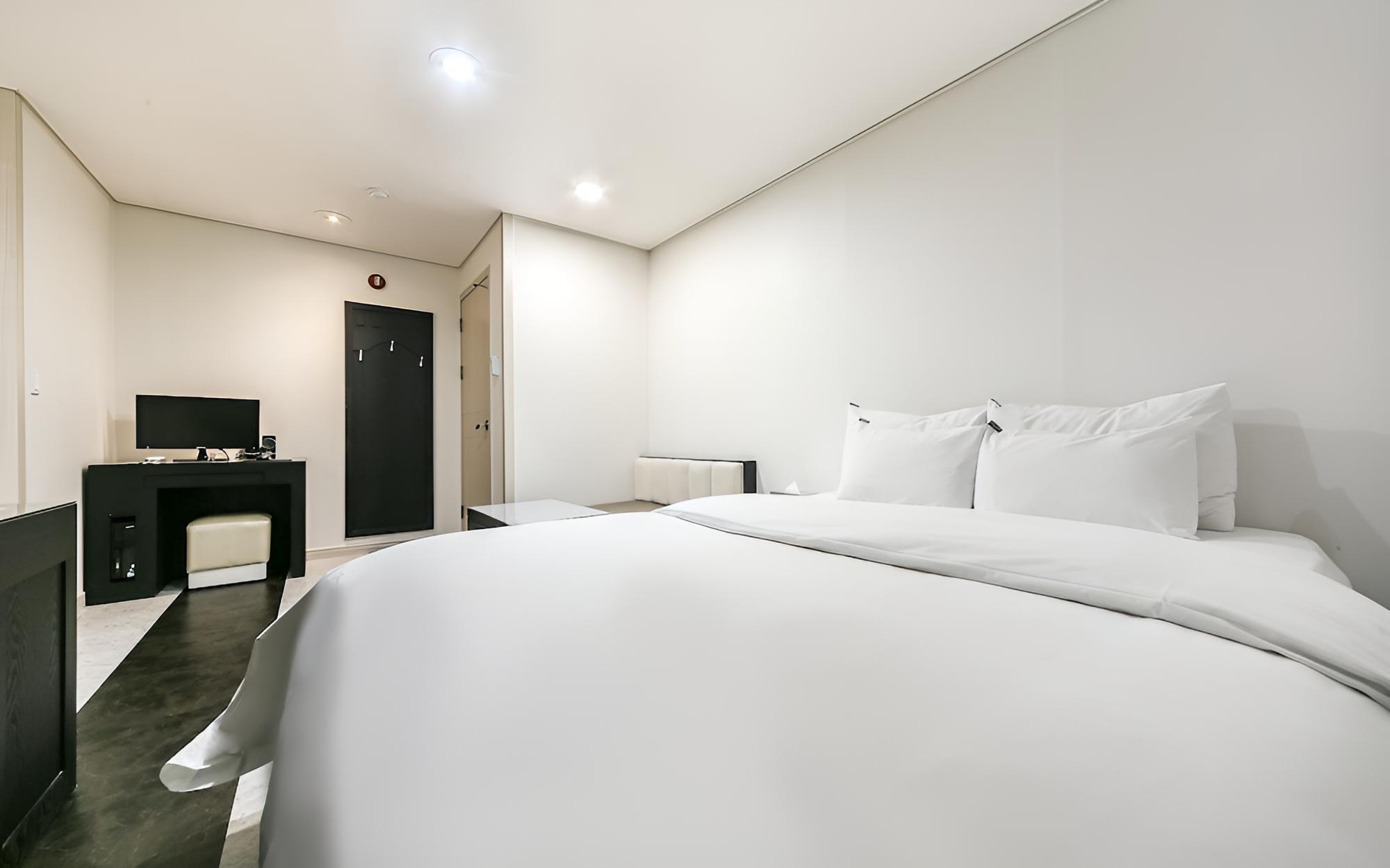 Room (Standard-Double (luxury hotel bedding) photo 1