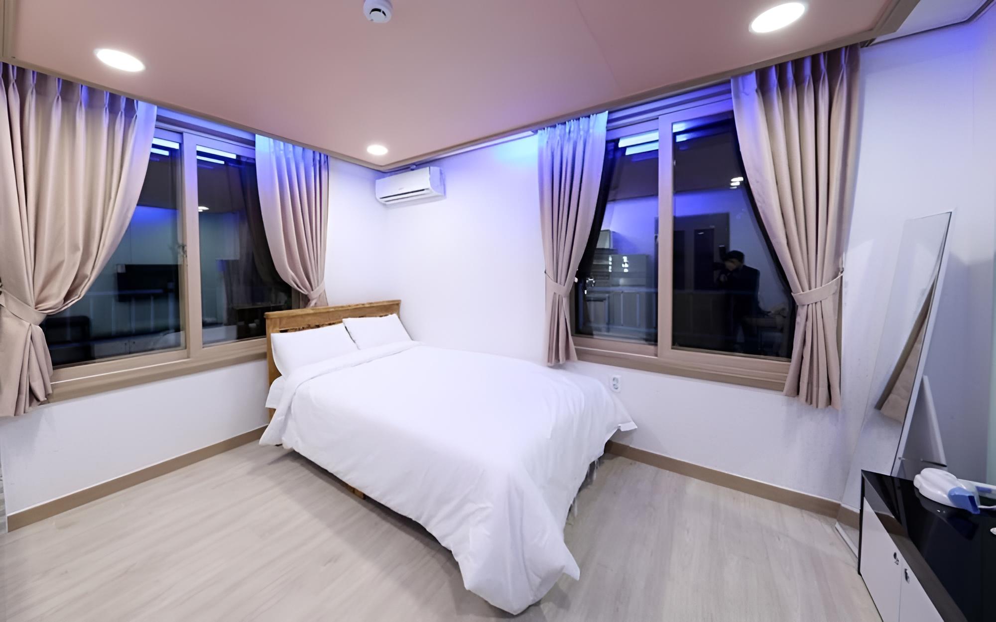 Room (Double Room-2)