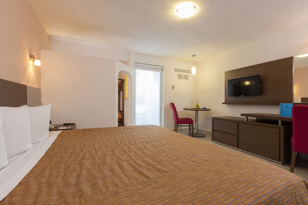 Honeymoon Room - Photo 3