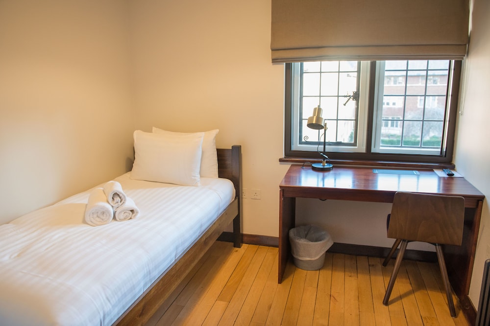 Single Room, Shared Bathroom photo 1