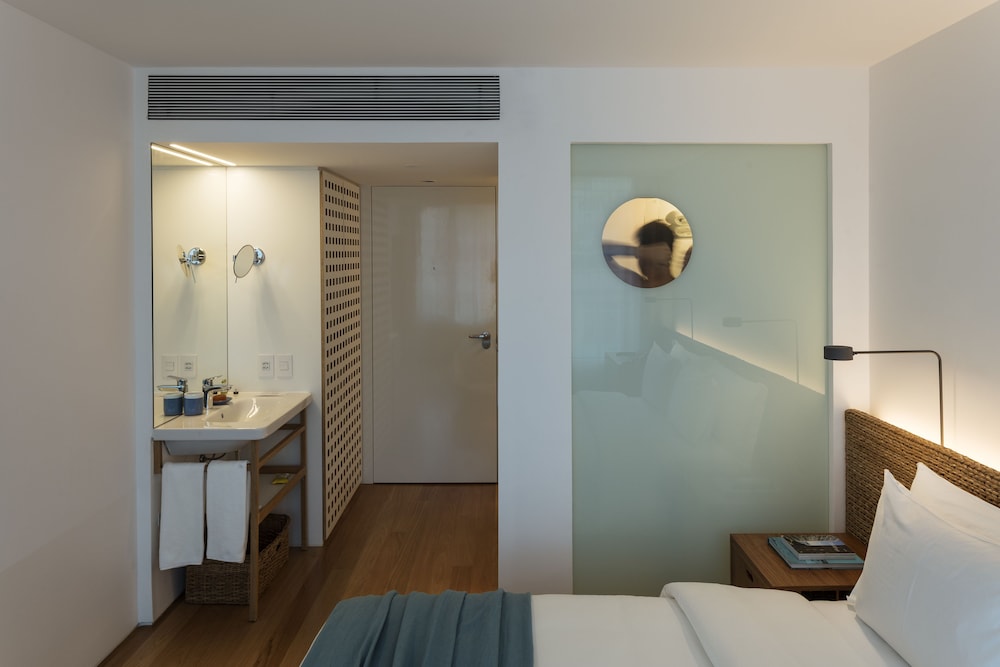 Double or Twin Room, City View - Photo 5