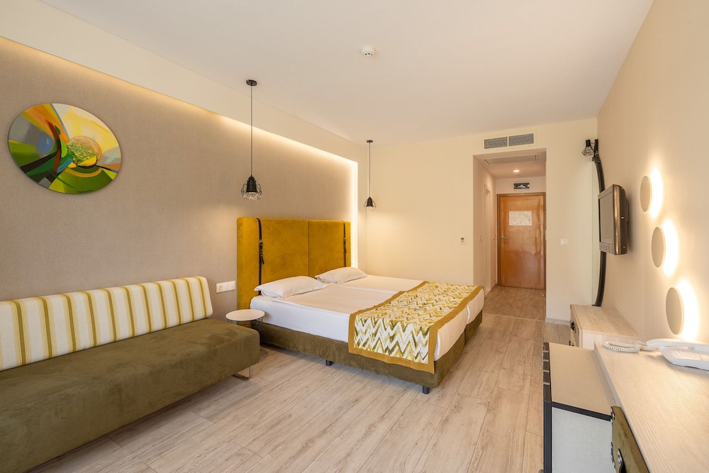 Economy Double Room with Park View - Free Infinity Pool and Private Beach Access