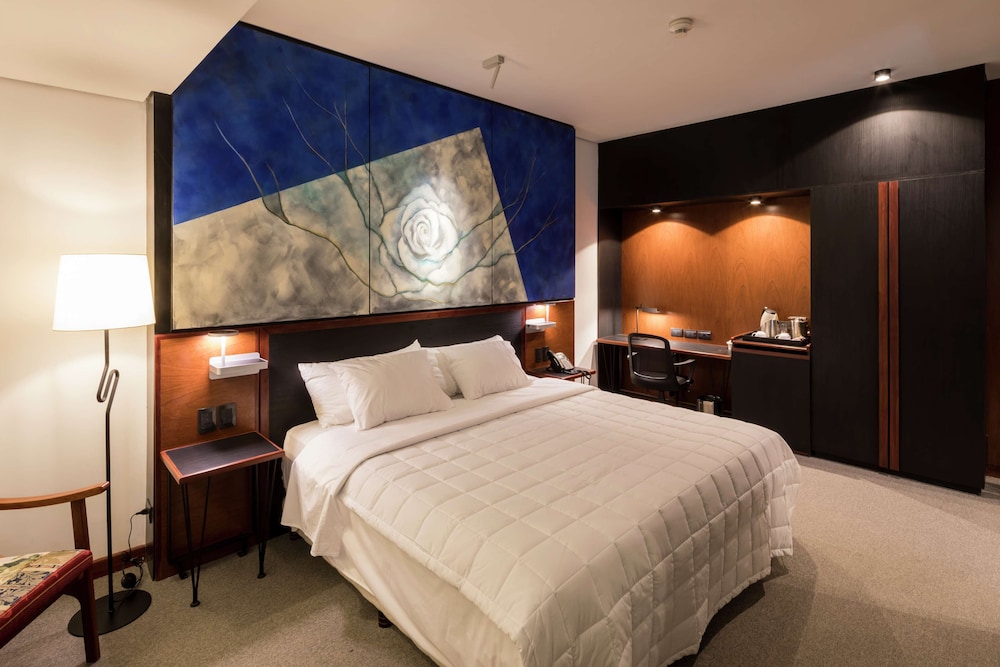 Deluxe Room, 1 King Bed - Photo 2