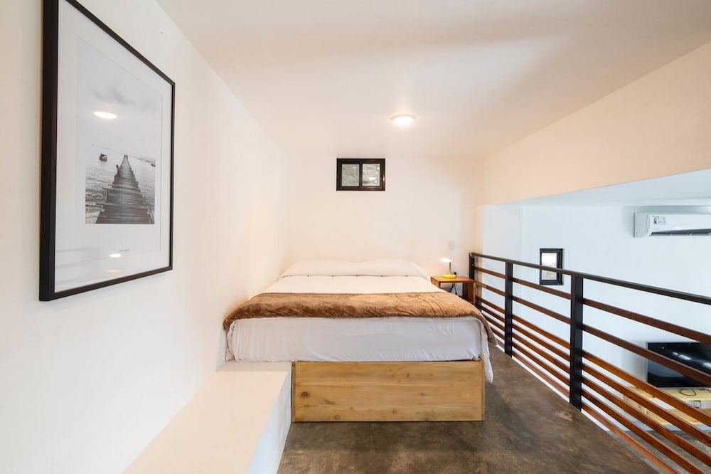 Panoramic Studio, 1 Queen Bed with Sofa bed, Terrace photo 3