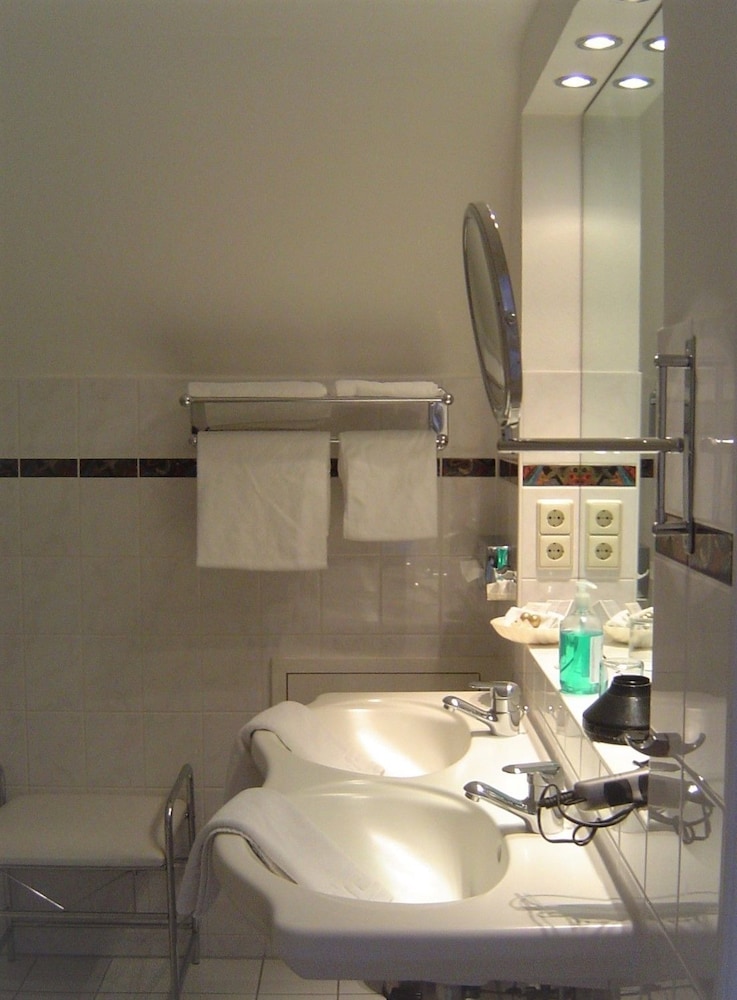 Double Room - Photo 11