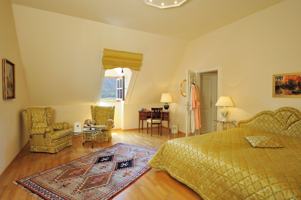 Comfort Suite (Country View)