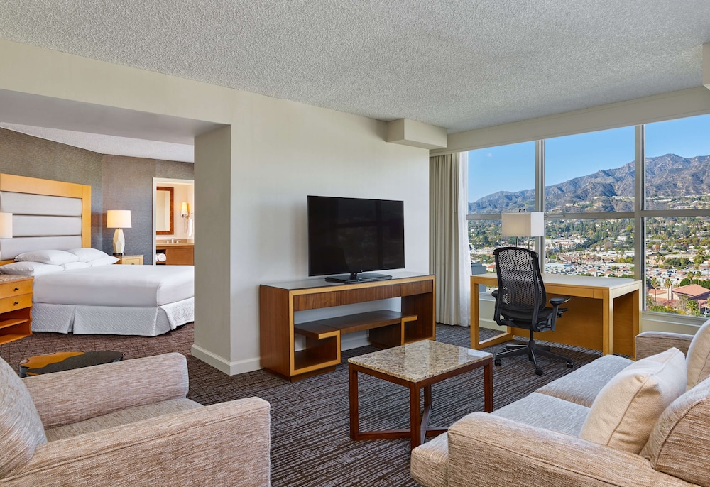 Suite, 1 King Bed, Executive Level (1 Bedroom) - Photo 1