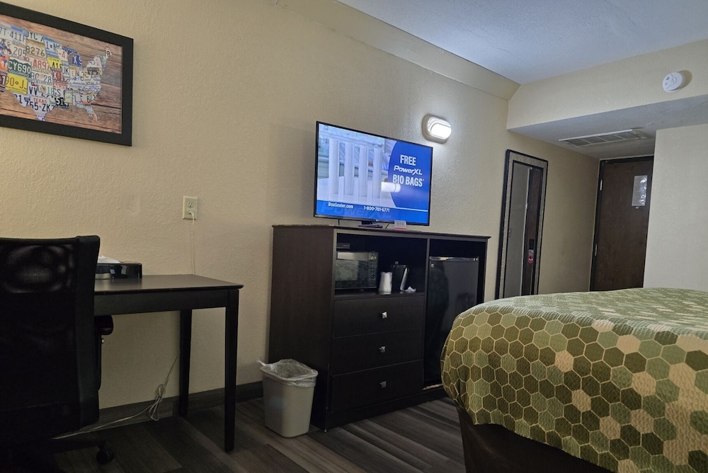 Standard Room, 1 King Bed, Non Smoking - Photo 4