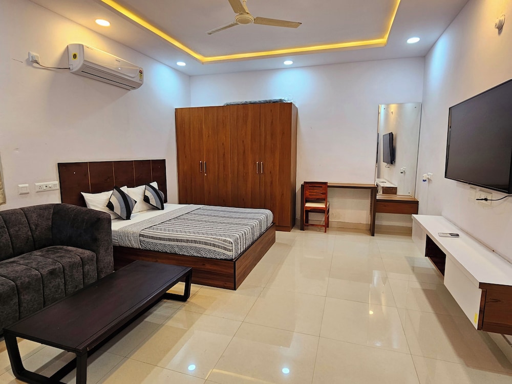 Basic Room, City View