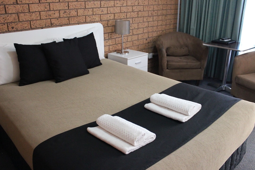 Classic Room, 1 Queen Bed photo 2