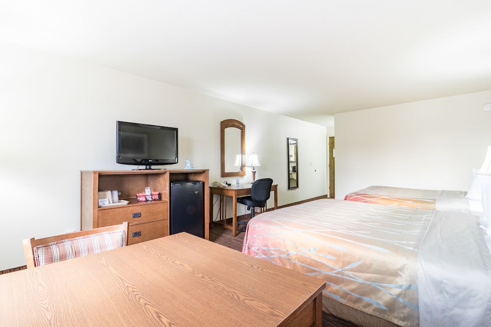 Single Room, 2 Queen Beds photo 1