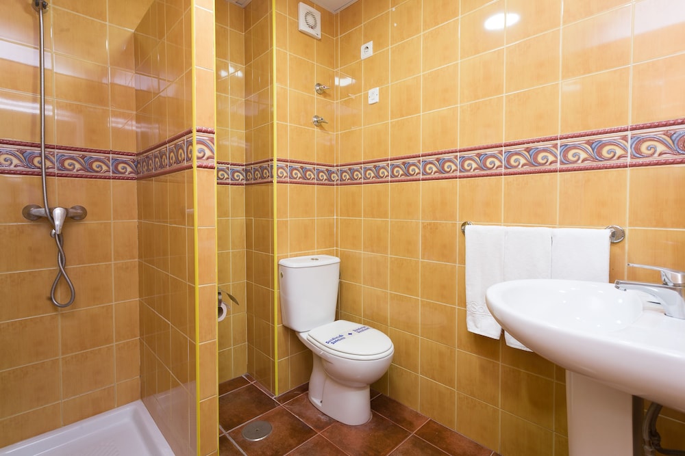 Triple Room - Photo 9