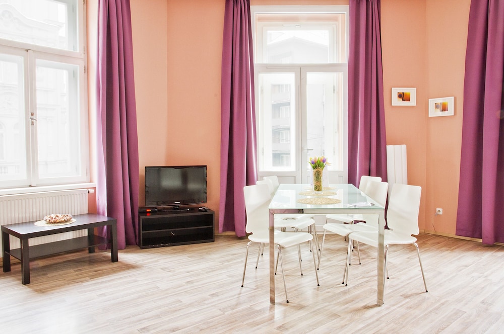 Family Apartment - Photo 12